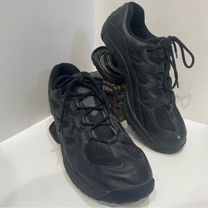 Z-Coil Freedom Classic Women Size 12 W Black Pain Relief Shoe Slip Resistant